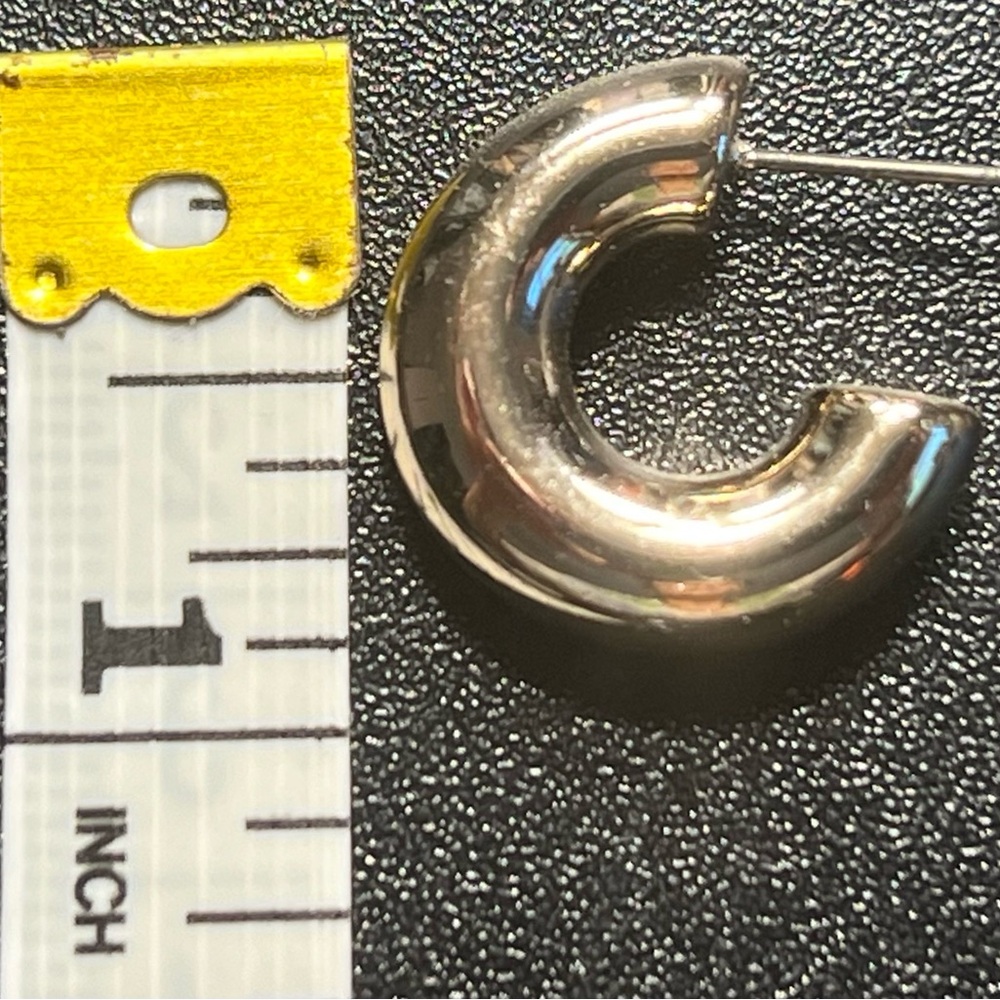 J CREW Chunky Small Gold Tone Preppy Post Back Earrings - Picture 2 of 7